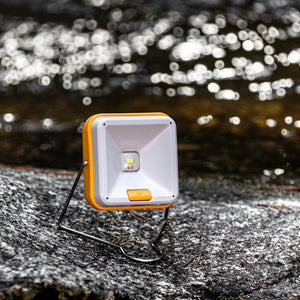Solar Cube de aventura. Es una lámpara solar de Light Humanity su luz funciona con la energía del Sol